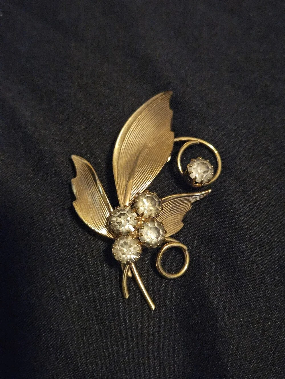 Vintage Gold Tone Brushed Leaf Brooch Clear Rhinestone Unsigned Mid Century Pin